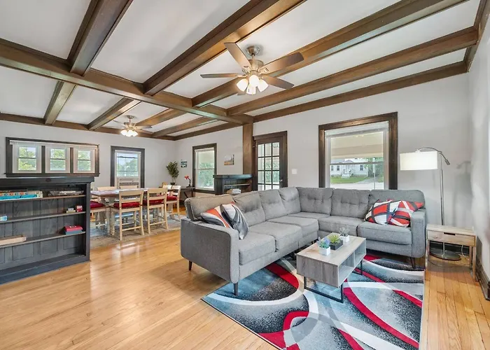 Entirehouse/glenellyn/4bd1bath/laundry/wheaton Glen Ellyn