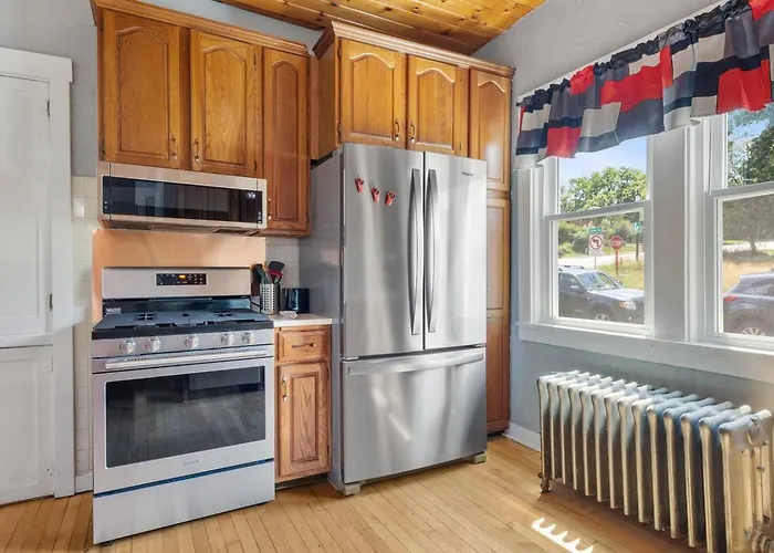 Entirehouse/glenellyn/4bd1bath/laundry/wheaton