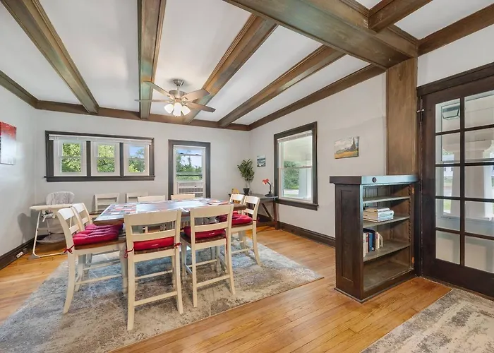 Entirehouse/glenellyn/4bd1bath/laundry/wheaton *
