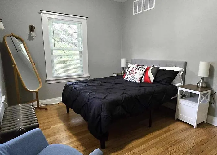 Entirehouse/glenellyn/4bd1bath/laundry/wheaton *