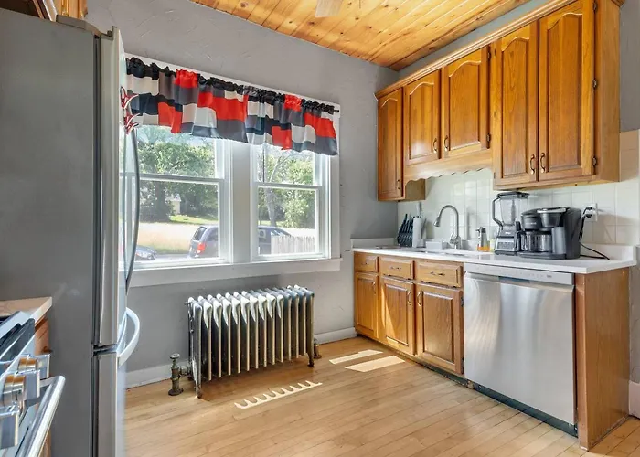 Entirehouse/glenellyn/4bd1bath/laundry/wheaton Glen Ellyn
