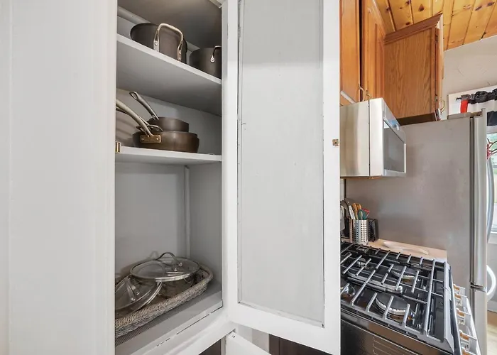 Entirehouse/glenellyn/4bd1bath/laundry/wheaton *